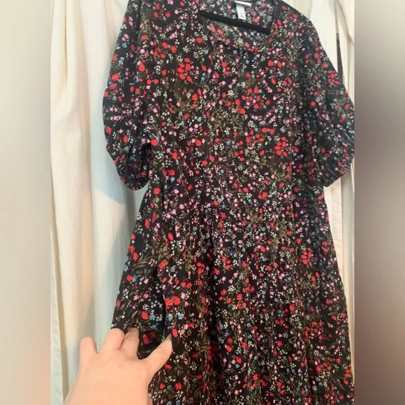 Ava & Viv Black Floral Short Sleeve Tiered Dress - Picture 3 of 7